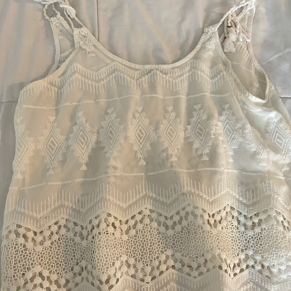 White cropped detailed tanktop